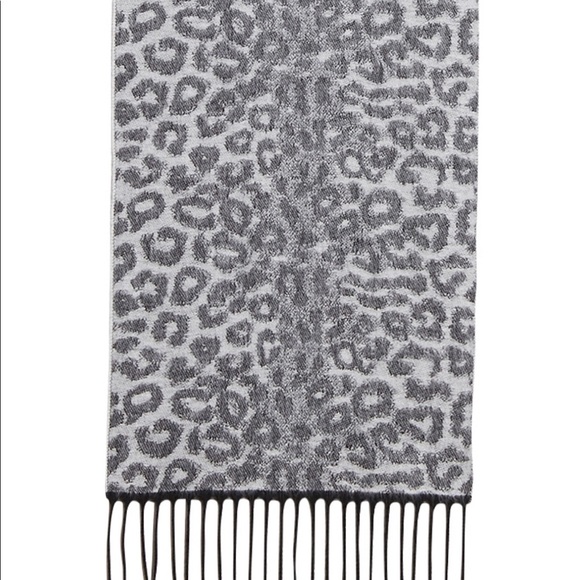 Steve Madden leopard scarf - Picture 3 of 3